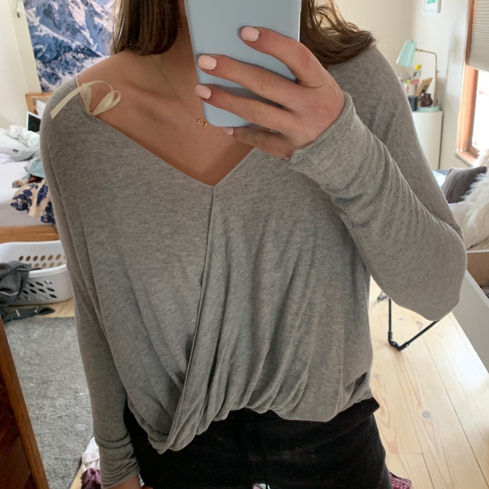 URBAN OUTFITTERS grey long sleeve